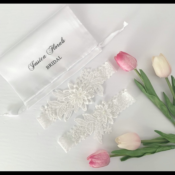 Stretch Lace Floral Bridal Garter Set - Picture 3 of 5